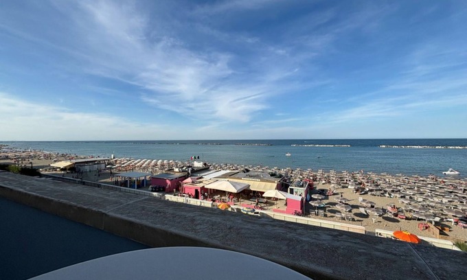 Valverde Apartamento | CN018 - Cesenatico, elegant four-room beachfront apartment with parking space