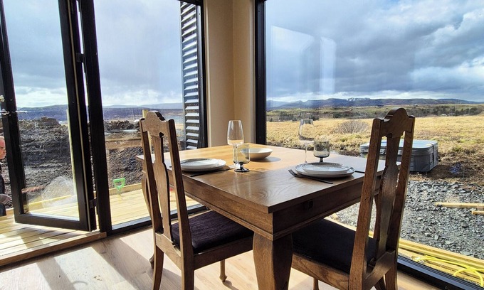 Selfoss Cabina | Cosy Northern Ligths Cabin with hot tub and magical views on the Golden Circle