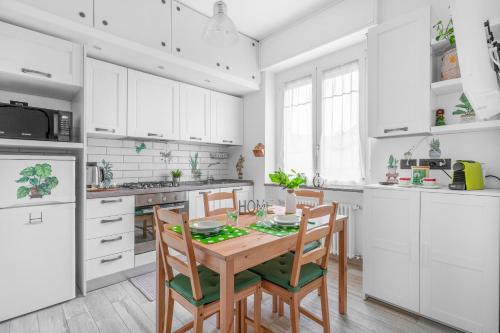 Greco Apartamento | CO5 Loreto-Duomo - Central Apartment -
