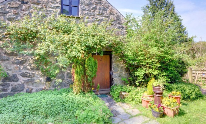 Dolgellau Casa | Anteriormente una casa del entrenador y establos, esta propiedad de 200 años ahora es una conversación de vacaciones de alta calidad
