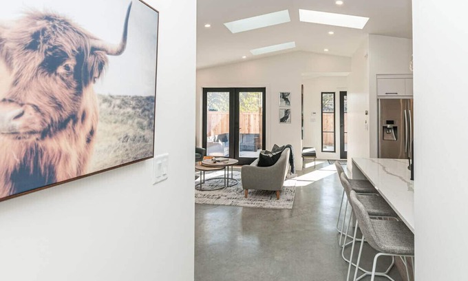 Canyon Heights Cabaña | COACH HOUSE-Self Contained Oasis Just For You