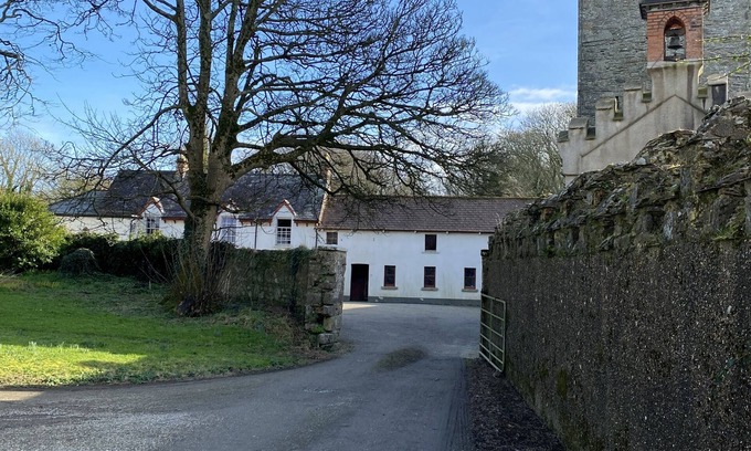 Tomhaggard Casa | Coach house sleeping 8 in historic yard near gorgeous beaches .