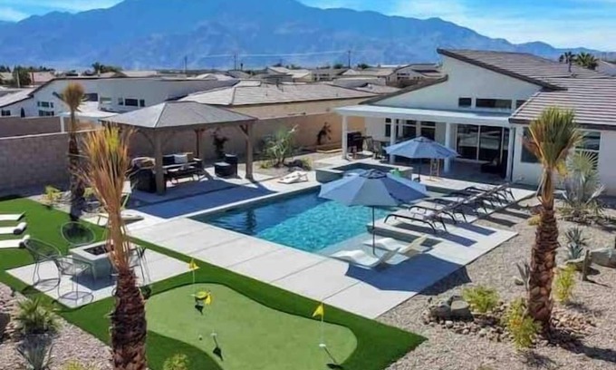 Desert Hot Springs Casa | Coachella Festivals & Summer Specials, inquire!Putting Green, Bocce, large yard.