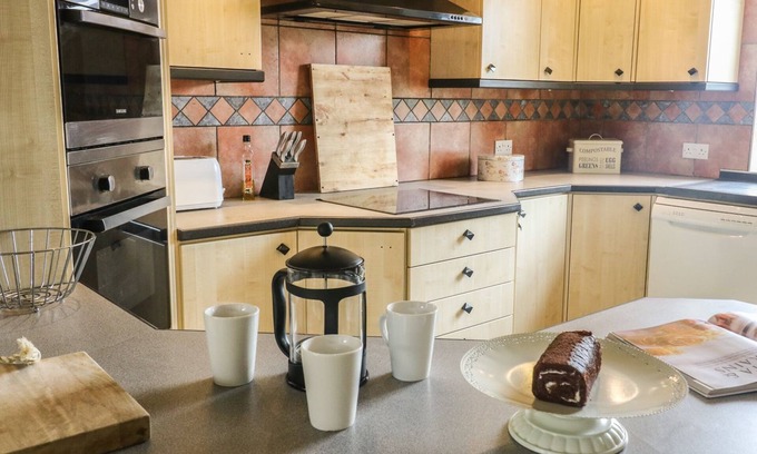 Fence Cabaña | COARS FARM, pet friendly, character holiday cottage in Long Preston
