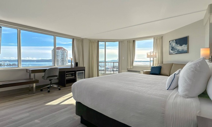 Regional District of Nanaimo Hotel | Coast Bastion Hotel