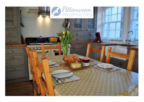 St Monans Casa | Coast Cottage- traditional fishermans cottage