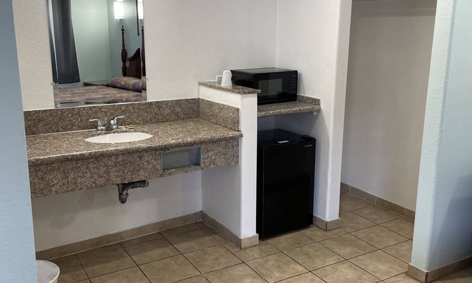 Townsite Hotel | Coast Inn