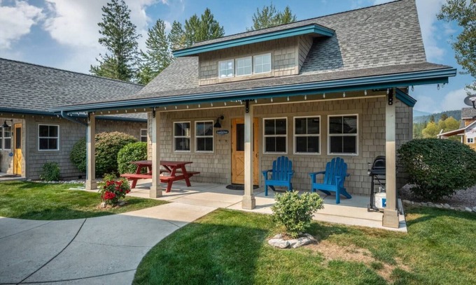 Dover Bay Casa | Coast Is Clear - Courtyard Beach Bungalow
