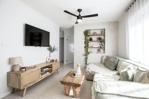 Mermaid Beach Apartamento | Coastal 2-Bed Apartment with Courtyard