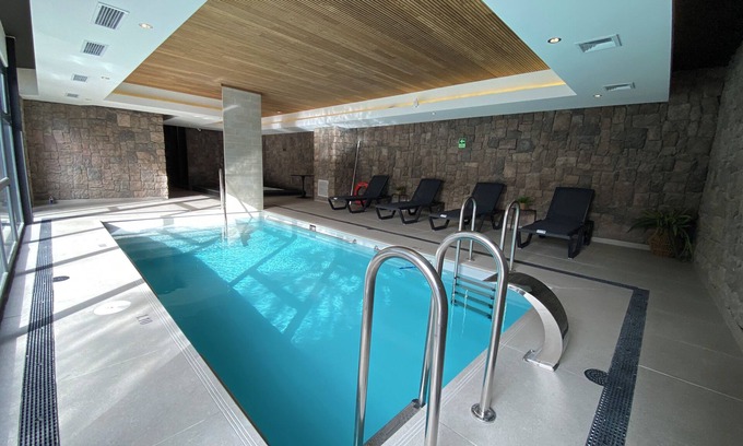Puerto Varas Apartamento | Depto costero, a pasos de la playa. Piscina temperada, jacuzzi y patio