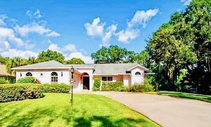 Florida Ridge Casa | ☀️🌴COASTAL BEAUTIFUL Pool Home (1800 Sq/ft) All to Yourself! *