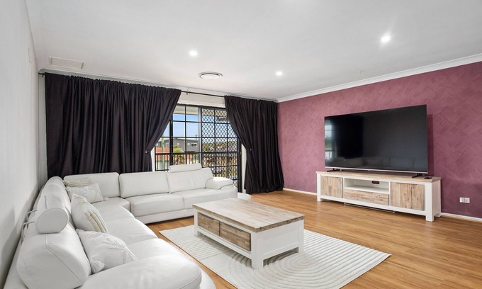 Windang Casa | Coastal Blue - Huge family home