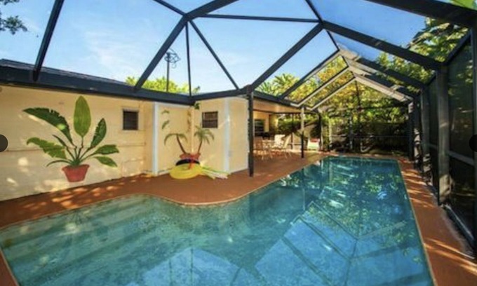Bay Esplanade Casa | Coastal Breeze - A Weekly Rental 4 Bedroom Home by Redawning