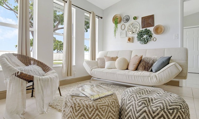 Hobe Sound Casa | Coastal Breeze Bungalow - Beautiful Hobe Sound / Close to Beach / 3 BE - 3 BA