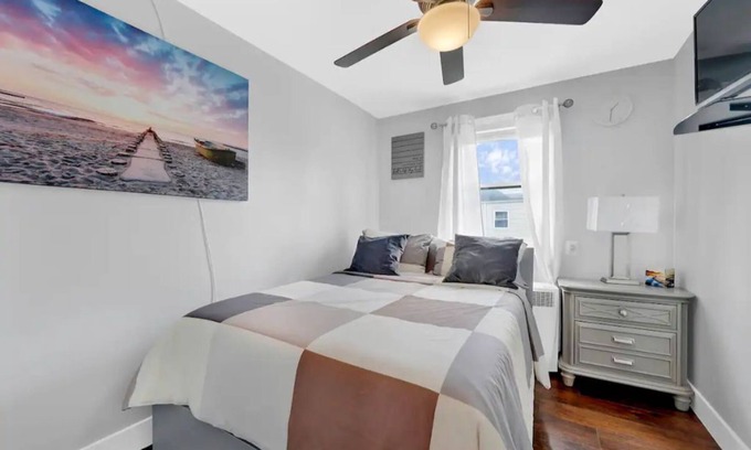 Queens Apartamento | Coastal Breeze in the Rockaways + Cozy Beach Getaway: