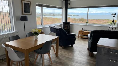 Amlwch Casa | Coastal bungalow, sleeps 5 and ideal for walkers