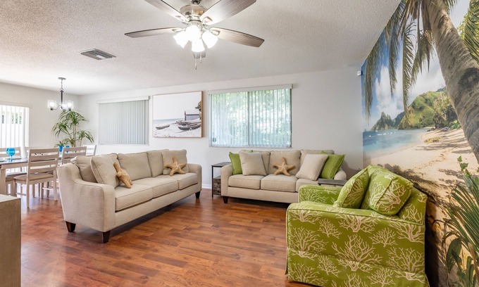 Lakeland Casa | Coastal Cabana in Lakeland with King Bed