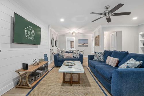 Old Village Casa | Coastal Casa 5 mins to Beach Old Village