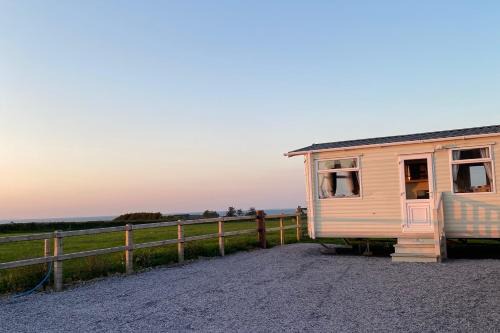 Garn Fadryn Casa | Coastal Chalet in Tudweiliog- Tyddyn Mawr