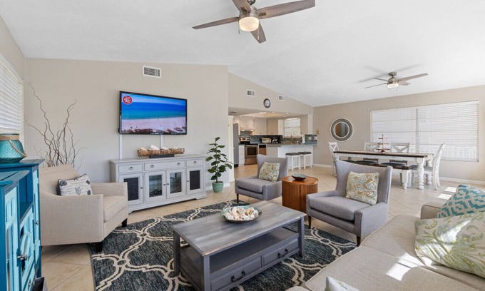 Marineland Acres Casa | Coastal Charm: 3BR Beach Haven, Deck View & Family Fun