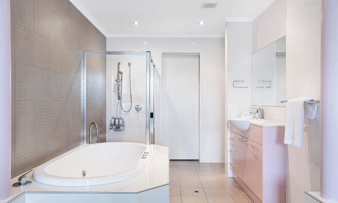 Fleurieu Peninsula Apartamento | Coastal Charm – Modern Coastal Apartment with Ocean Views