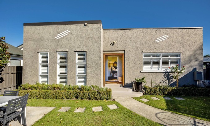 Napier Casa | Coastal Charm - Napier Holiday Home