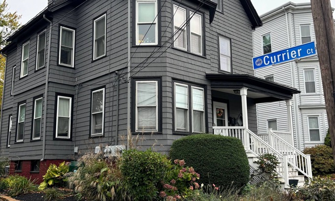 Swampscott Casa | Coastal Charm – Walk to Beach or Train!