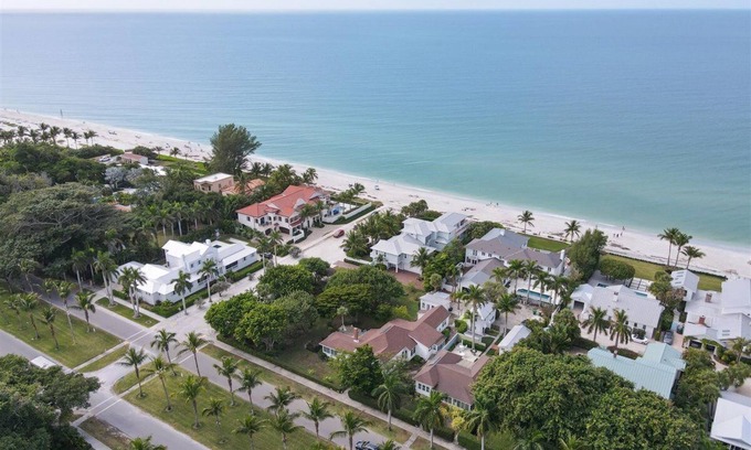 Boca Grande Casa | Coastal Chic - 4 BR charming cottage steps from beach and town!