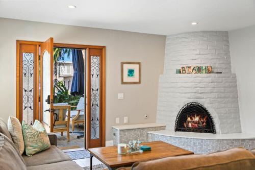 Beach Barber Tract Casa | Coastal Chic at Windansea