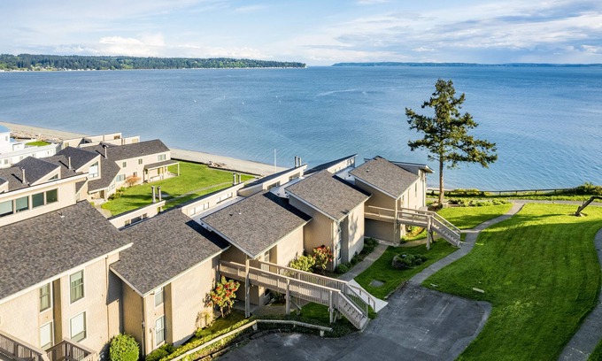 Freeland Condominio | Coastal Chic Beach Condo - 2 bed, 1 bath condo on Mutiny Bay