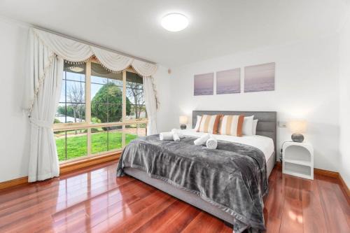Hallett Cove Casa | Coastal Comfort 4BR Vacation Home in Hallett Cove