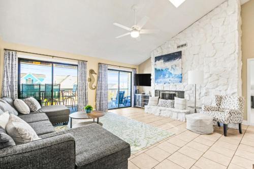 Surfside Beach Apartamento | Coastal Comforts