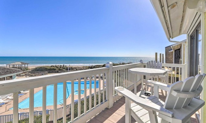 Emerald Isle Apartamento | Coastal Condo with Indoor and Outdoor Pool Access