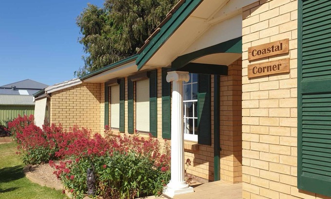 Sellicks Beach Casa | COASTAL CORNER for a perfect peaceful holiday. 150m walk to Esplanade.