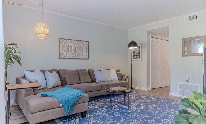 Covington Casa | Coastal Cottage 1/2 mile from Covington Square