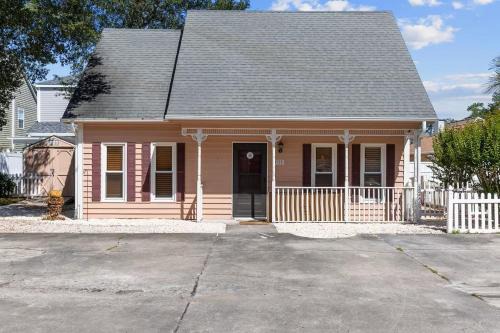 Crescent Beach Casa | "coastal Cottage"