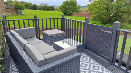 Skelton-in-Cleveland Casa | Coastal Cottage with Hot Tub and Garden Sleeps 8