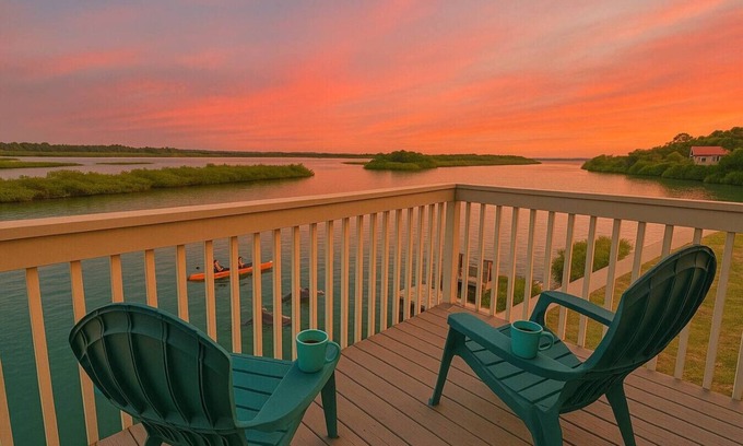 Pine Island Casa | Coastal Cozy Cabana | Steps to Beach Kayaks Big Yard Peaceful Escape