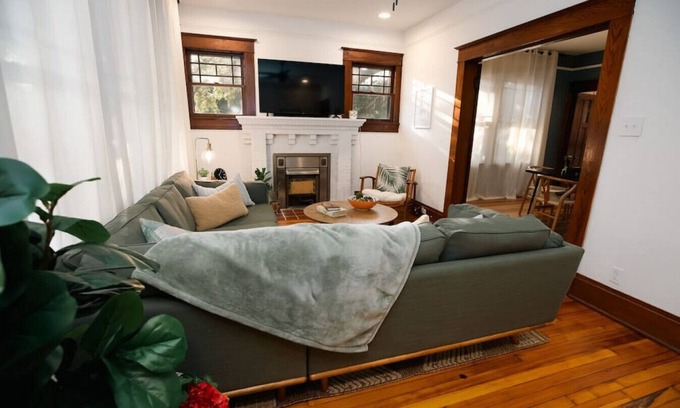 Gulfport Casa | Coastal Craftsman · Cozy, Charming & Central