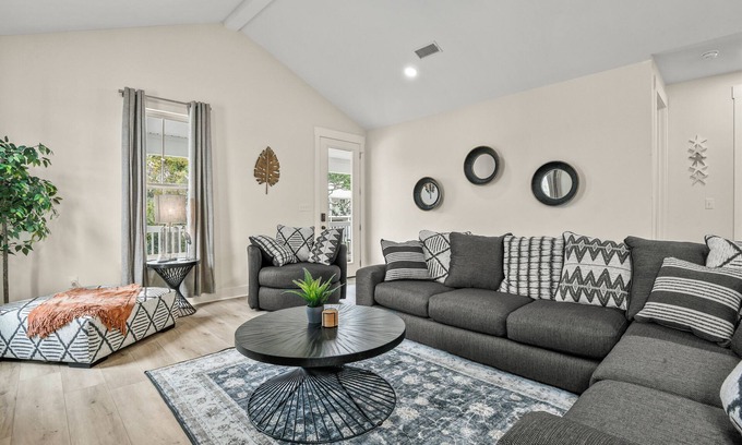 Gulfport Casa | Coastal Cruisers 2
