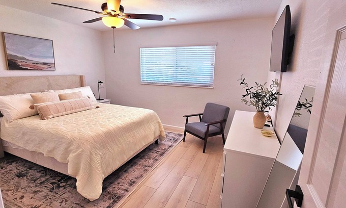 Disston Heights Casa | Coastal Escape - Modern St. Pete Beach House- 8mi to Beach