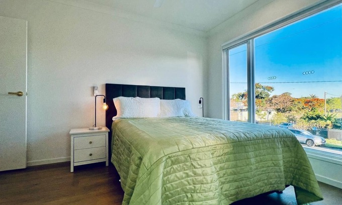 Redcliffe Casa | Coastal Escape Watch Horses Pass Walk to Beach