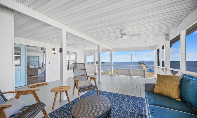 Alabama Gulf Coast Cabaña | Coastal Fairhope Cottage/Waterfront/Beautiful sunsets view/Screened porch and private pier