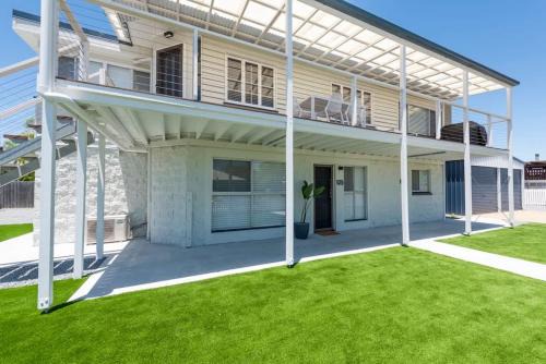 Urangan Casa | Coastal Family Escape