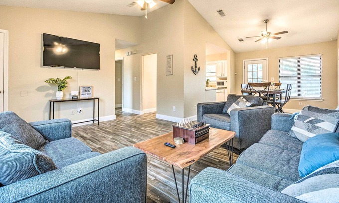 Northeast Pensacola Casa | Coastal Family Home, 16 Mi to Pensacola Beach!