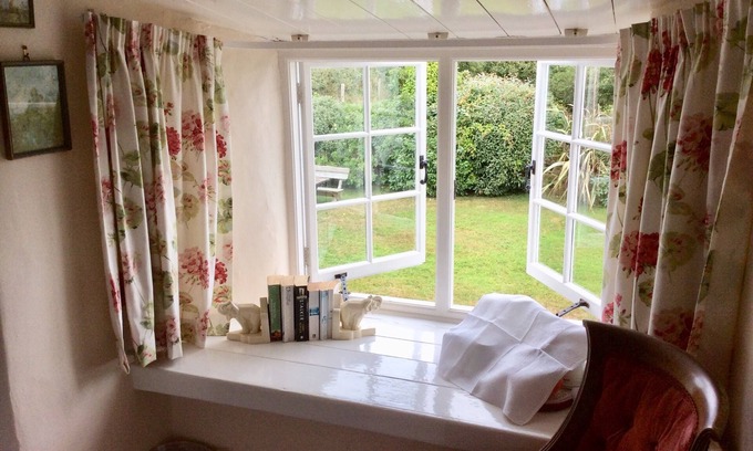 Saint Gennys Otro | Coastal farmhouse near Crackington Haven