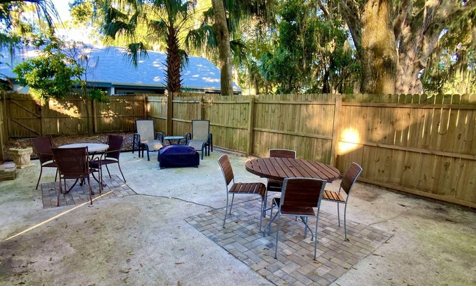 North Beach Casa | Coastal Garden Retreat: Close to beaches!