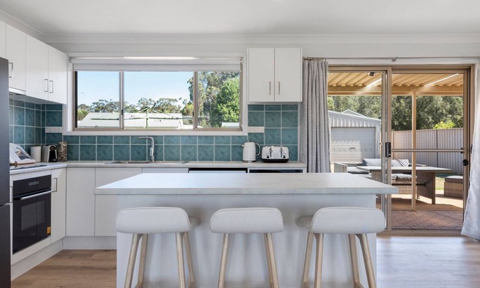 Lake Conjola Casa | Coastal Gem your great family holiday home