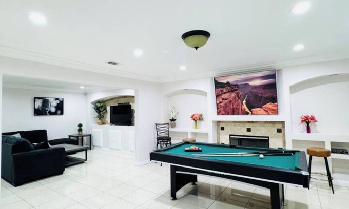 Westminster Casa | Coastal Getaway near Disneyland/ Knott’s Berryfarm