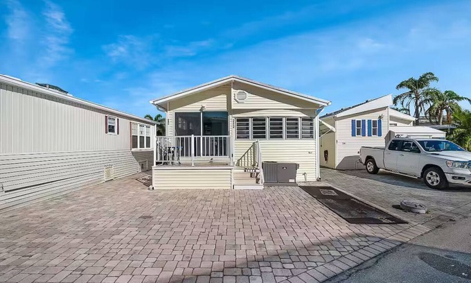 Hutchinson Island South Casa | Coastal Getaway steps 2 beach!